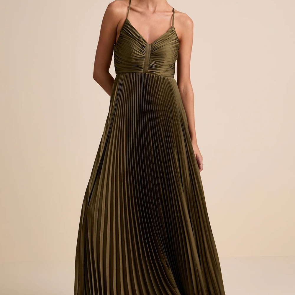 NWT Lulu's Olive Green Pleated Maxi Dress